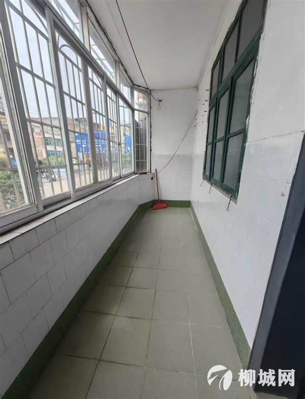 广场附近工商银行对面